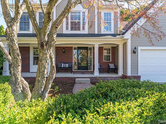 2nd image of 100 Ridge Field Ct