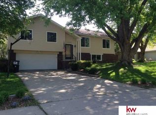 10890 Madison St, Omaha, NE 68137