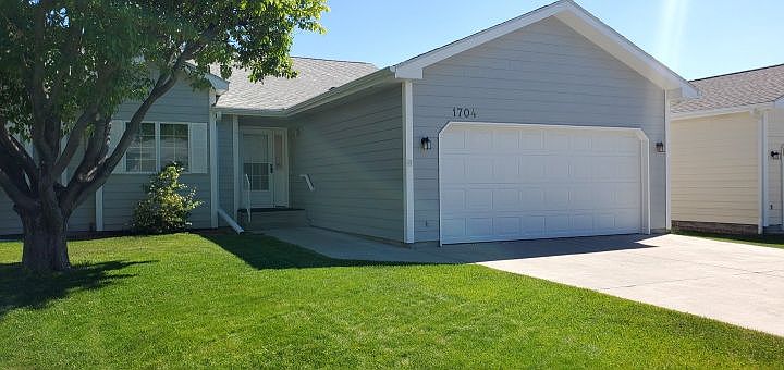 1st image of 1704 Wellington Pl