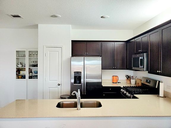Kitchen - Breakfast Bar