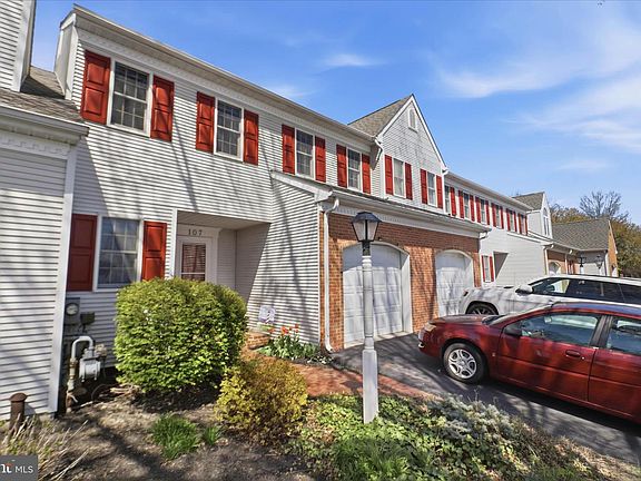 3rd image of 107 Carriage Hill Ln