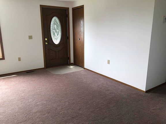 4th image of 9556 Peterson Dr
