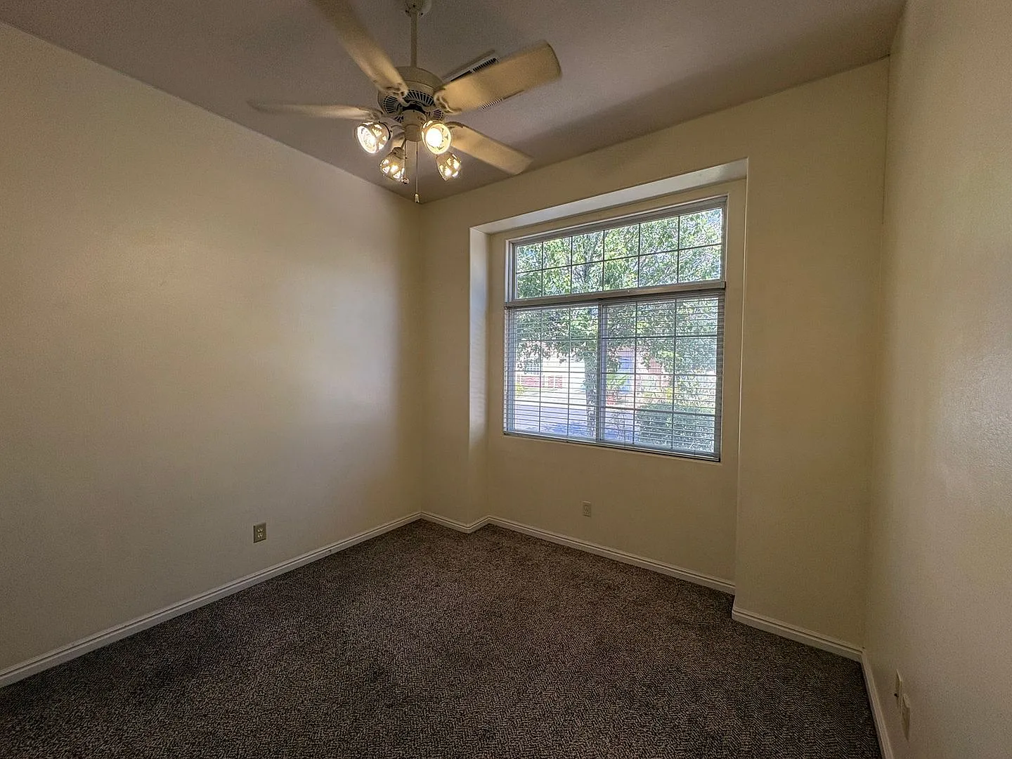 3 Bed 2 Bath Townhouse In Hurricane — Photo 4
