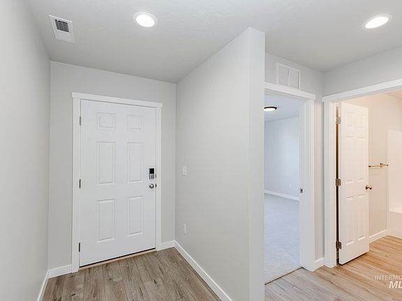 3rd image of 346 N Madrone Ave