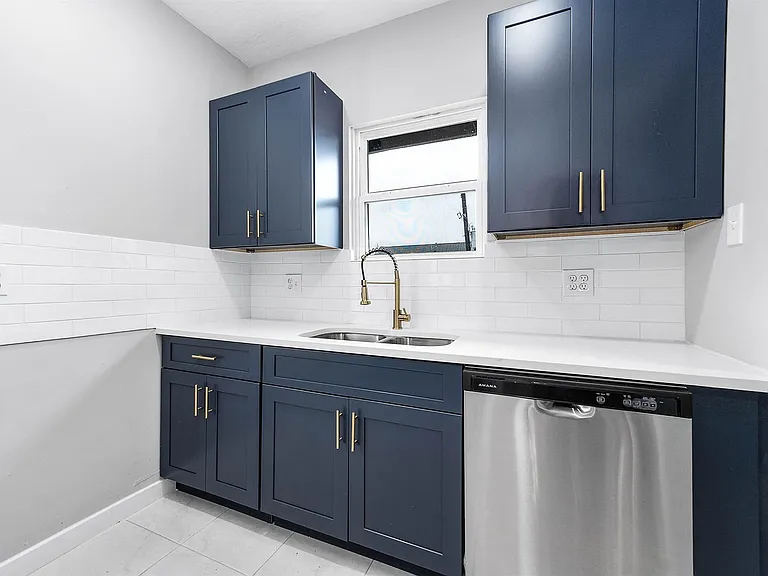 2509 Arbor St — Photo 10