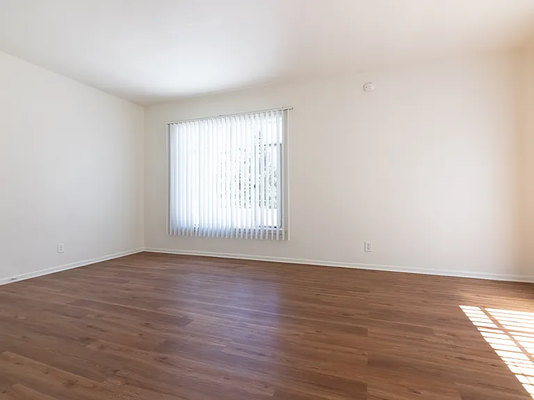 Gayley Manor Apartments — Photo 97