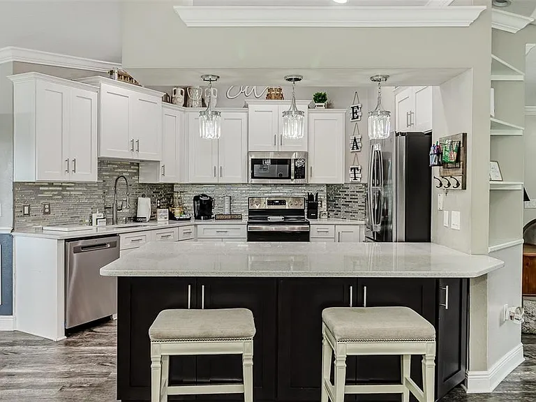 5864 Manchester Dr W — Photo 14