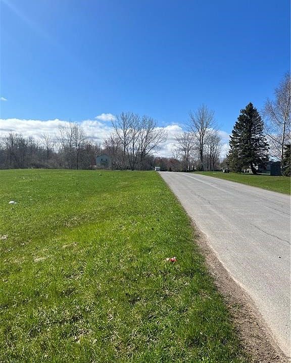1st image of 2 Glencove Dr #24