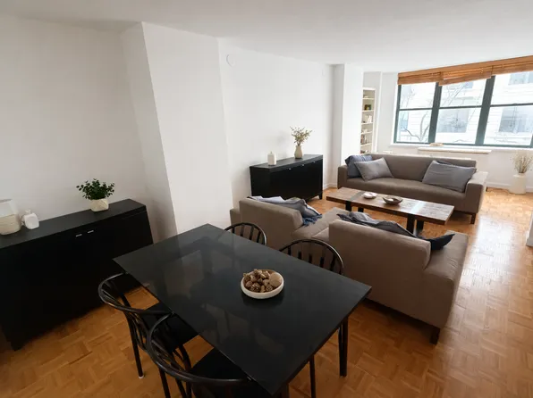 2250 Broadway image 1 of 12