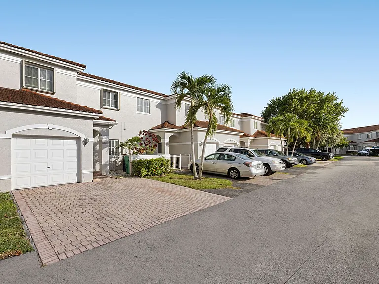 14261 SW 126th Pl — Photo 2