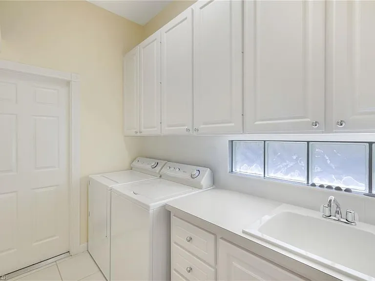 5848 Ferrara Dr — Photo 22