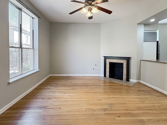 5th image of 2934 Champa St #R