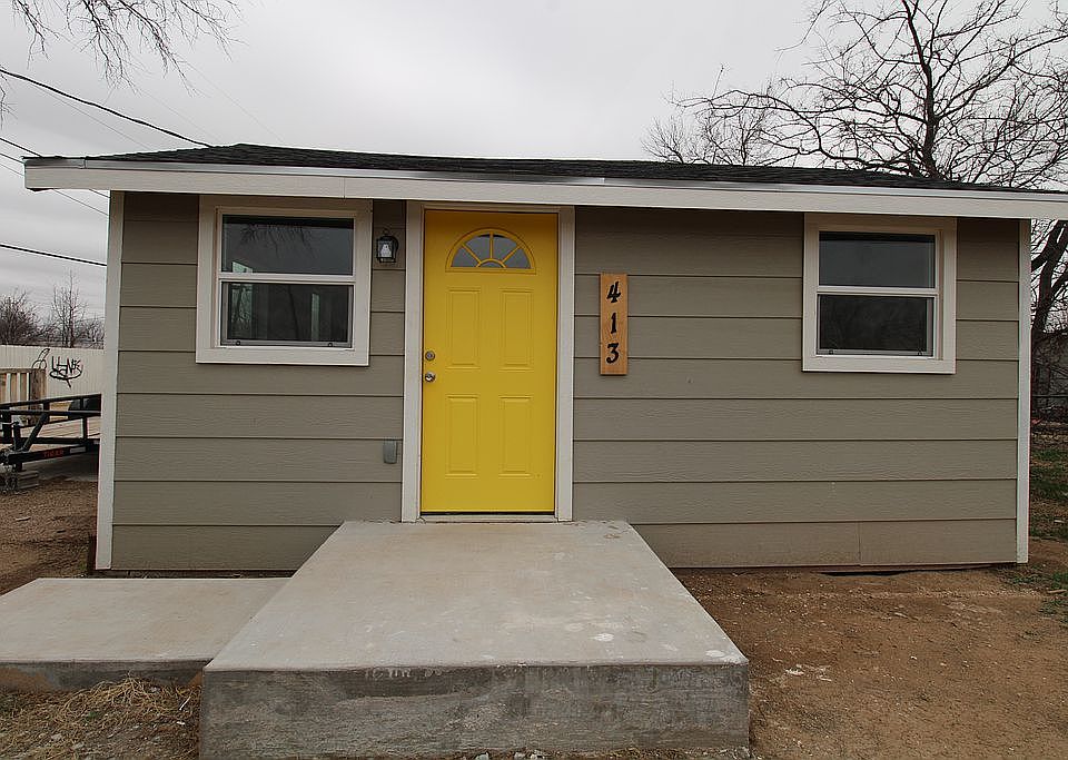 1st image of 413 W Avenue U