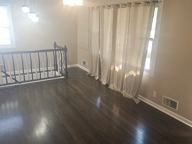 8800 Stark Ave — Photo 2