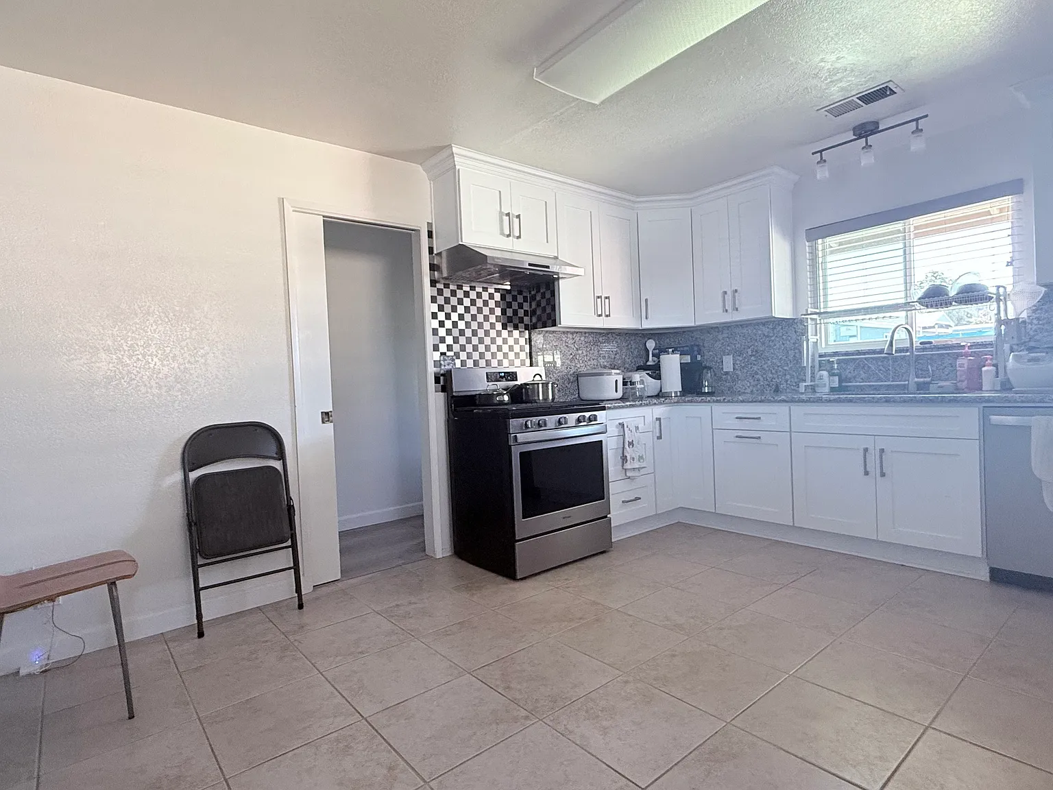 4 bed, 1750 sqft, $1,050 — Photo 3