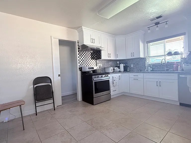 19119 Killian Ave — Photo 24