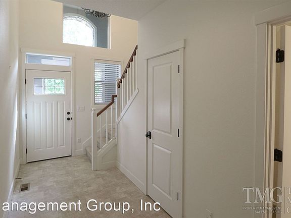 4th image of 2521 NW Lorenz St