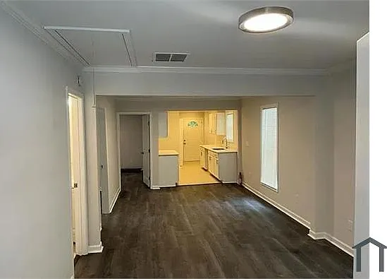 3 bed, 1086 sqft, $1,900 — Photo 2