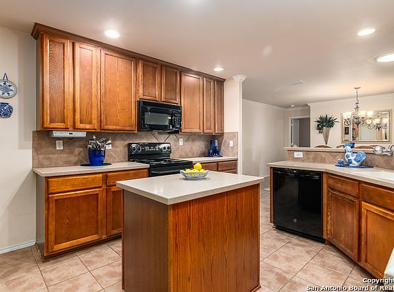 5th image of 1011 Magnolia Fld