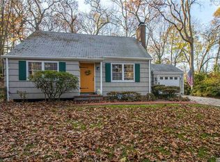 22 Huyler Ct, Setauket, NY 11733