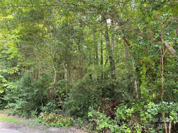 3 Zion Church Rd, Clover, SC 29710