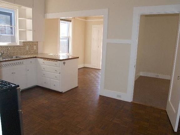 Eat-in Kitchen