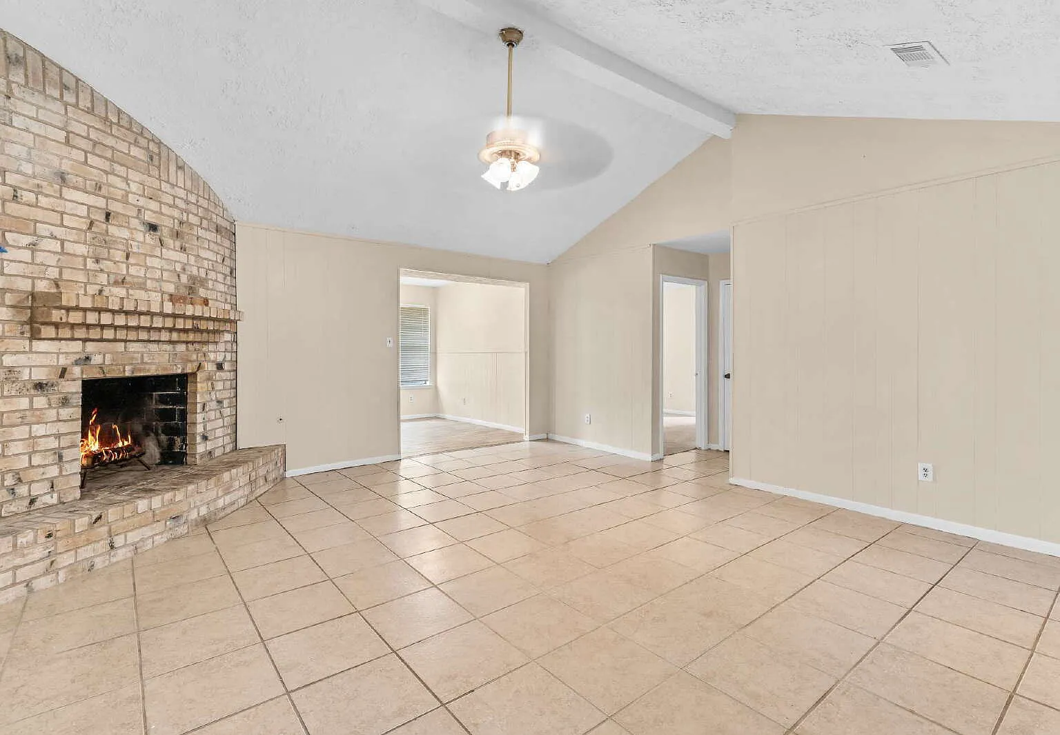 4 bed, 2.0 bath, 1748 sqft, $1,900 — Photo 3