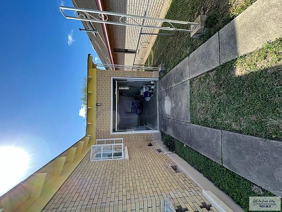 5th image of 835 W Saint Charles St