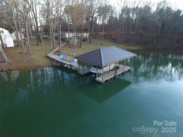 2721 Nance Cove Rd, Charlotte, NC 28214