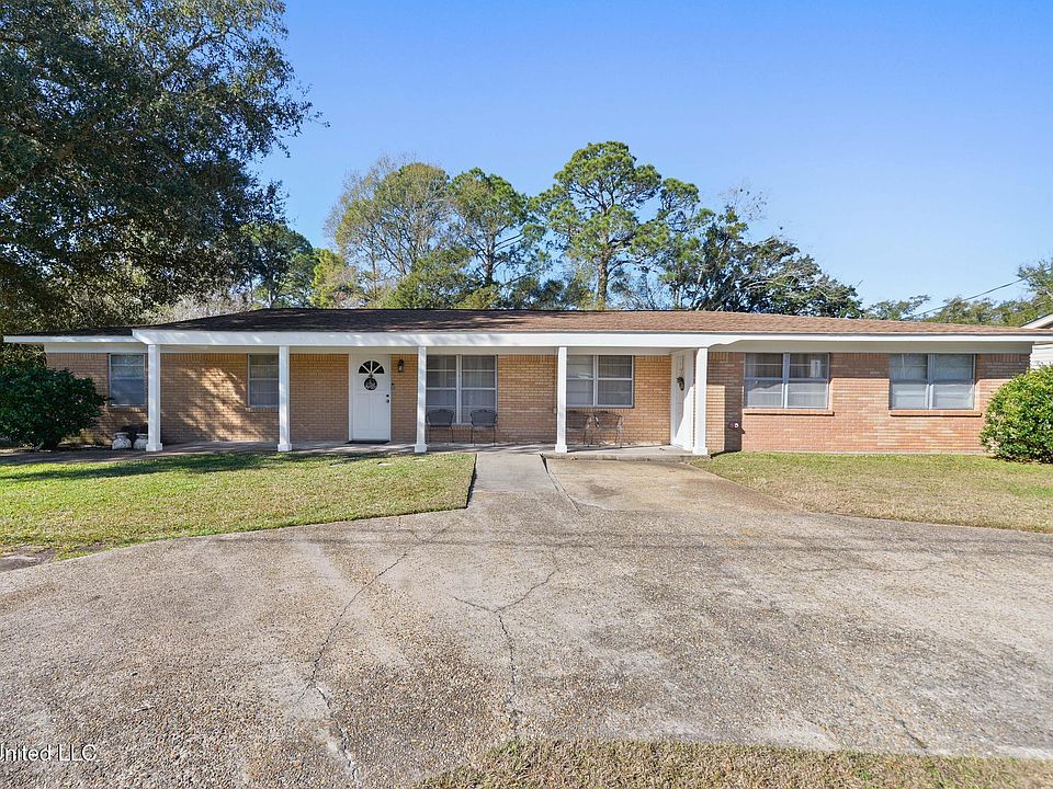 1st image of 387 Greenwood Dr