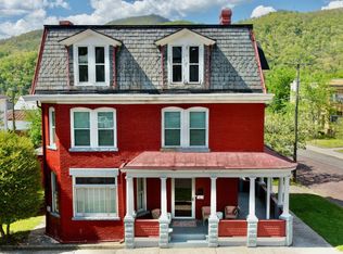 323 Ballengee St, Hinton, WV 25951