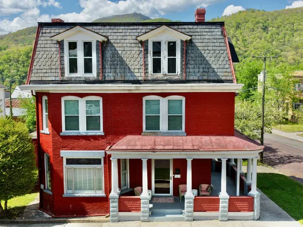 323 Ballengee St, Hinton, WV 25951