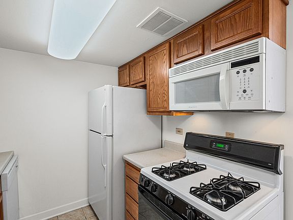 4th image of 169 E Palatine Rd APT E