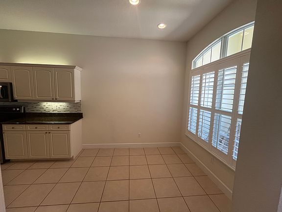 3rd image of 1436 Carlow Cir