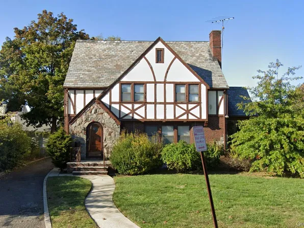 29 Oak Ave, Hempstead, NY 11550