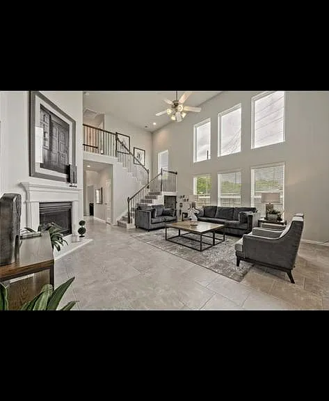 Rivers Edge Dr — Photo 1