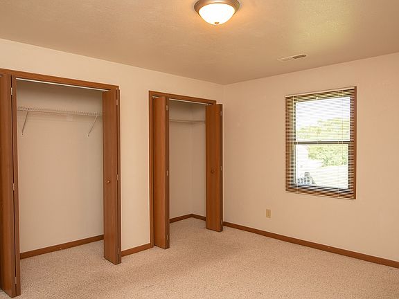 5th image of 2504 Southridge Dr APT B