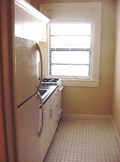 2nd image of 615 W Horatio St