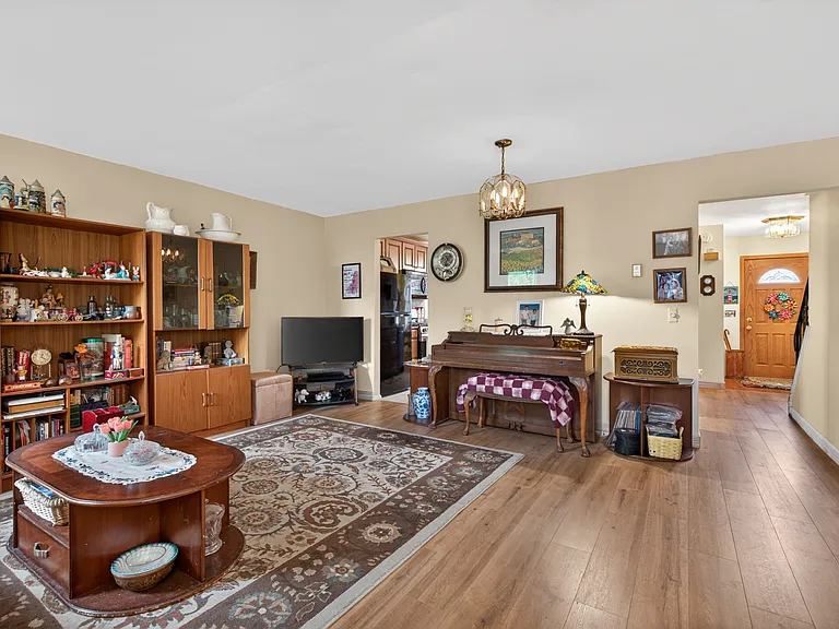 54 Whitman Ct — Photo 30