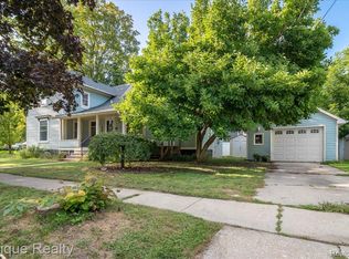 402 N Hickory St, Owosso, MI 48867
