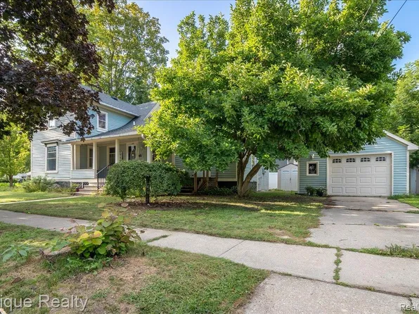 402 N Hickory St, Owosso, MI 48867