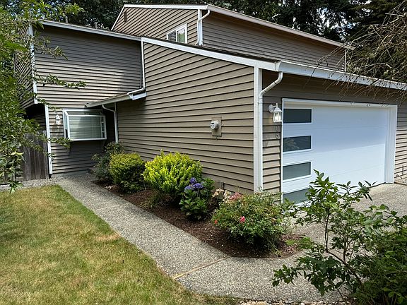 Walkway to the front door, garden window in the Kitchen area!