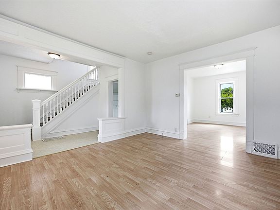 5th image of 1419 6th Ave SE