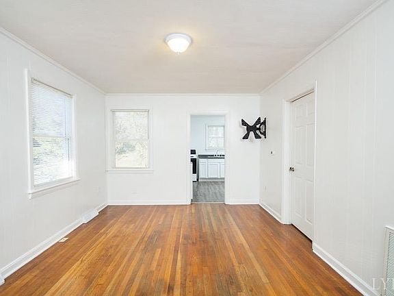 3rd image of 952 Lindsay St