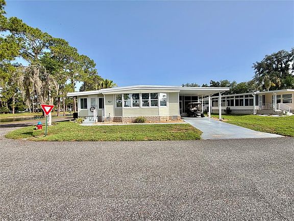 2nd image of 105 Temple Cv W
