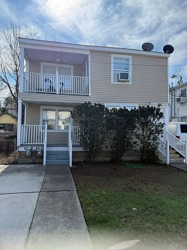 2 bed, 1.0 bath, 869 sqft, $1,100 — Photo 1