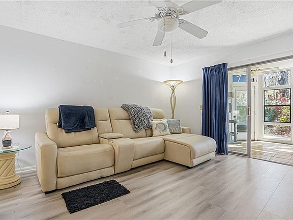 3rd image of 892 Wimbledon Dr