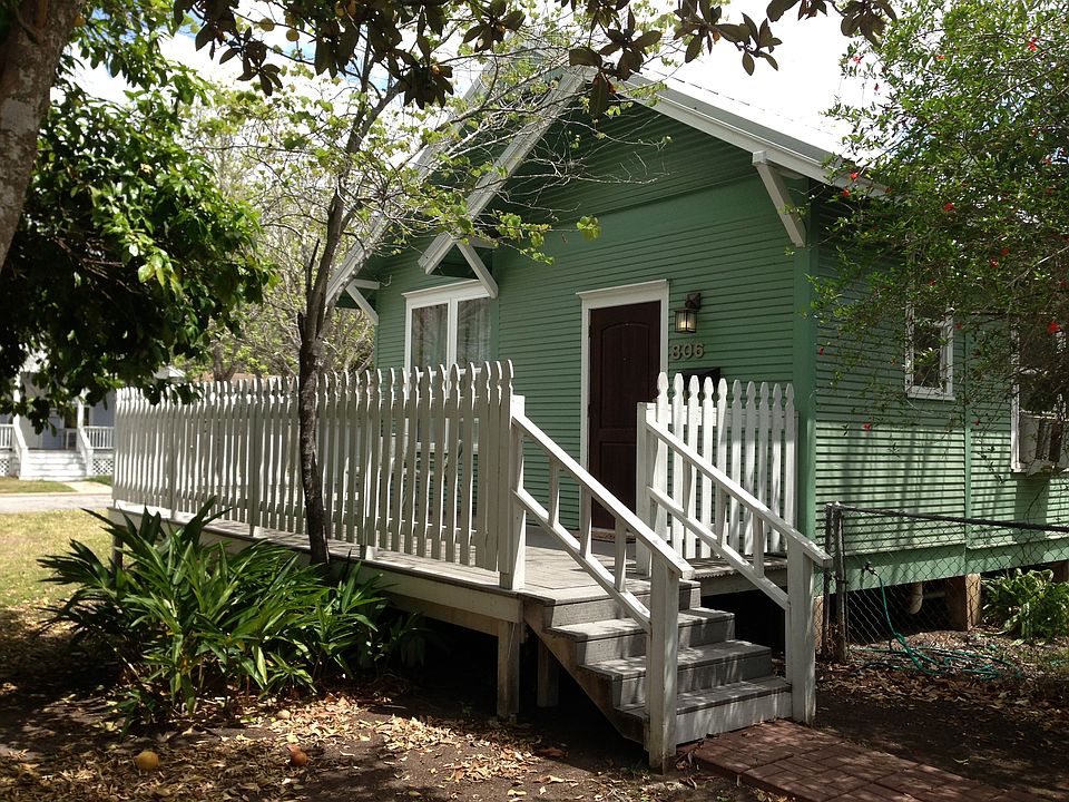 1st image of 607 W San Antonio St
