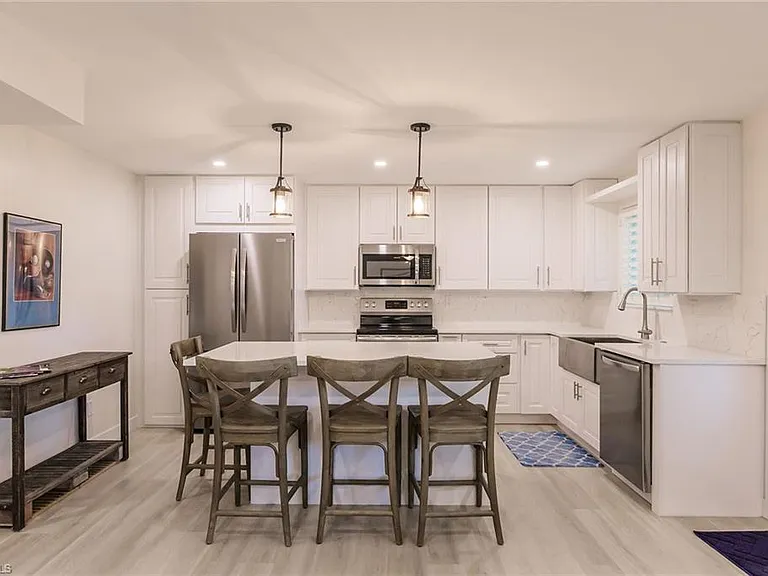 527 Broad Ave S #527 — Photo 10