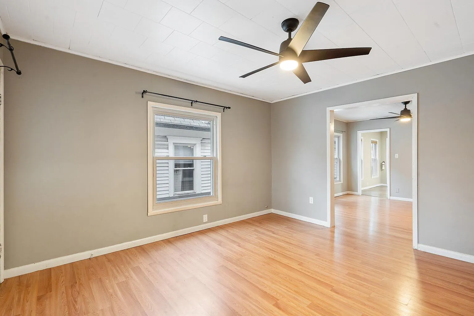 313 Tompkins St — Photo 1